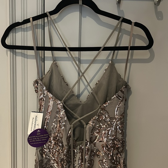 WINDSOR Women's Taisia Formal Sequin Scroll Dress in Silver (NWT)￨Size Medium - Picture 15 of 17